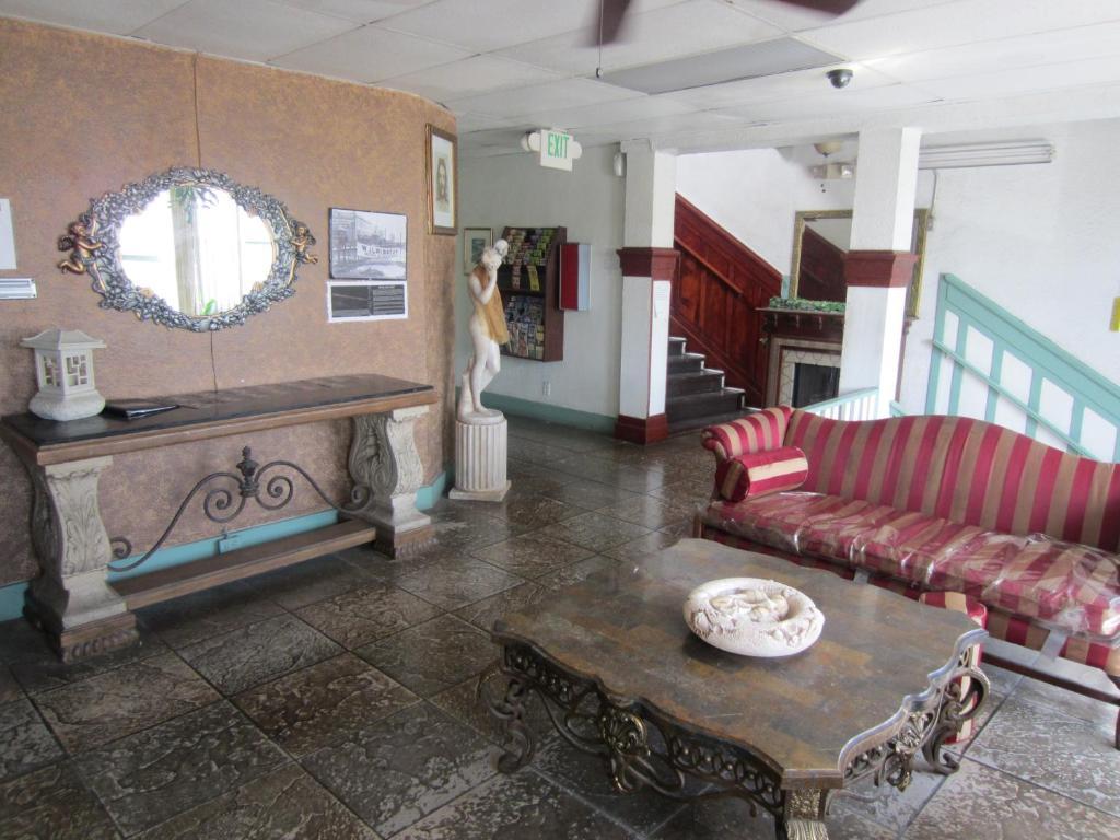 Hotel Monterey Dream